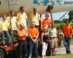 L'équipage de la Nouvelle Calédonie en compagnie Mr et Mme Motut et des viticulteurs partenaire du site de vente de vin www.Les20deClaire.com